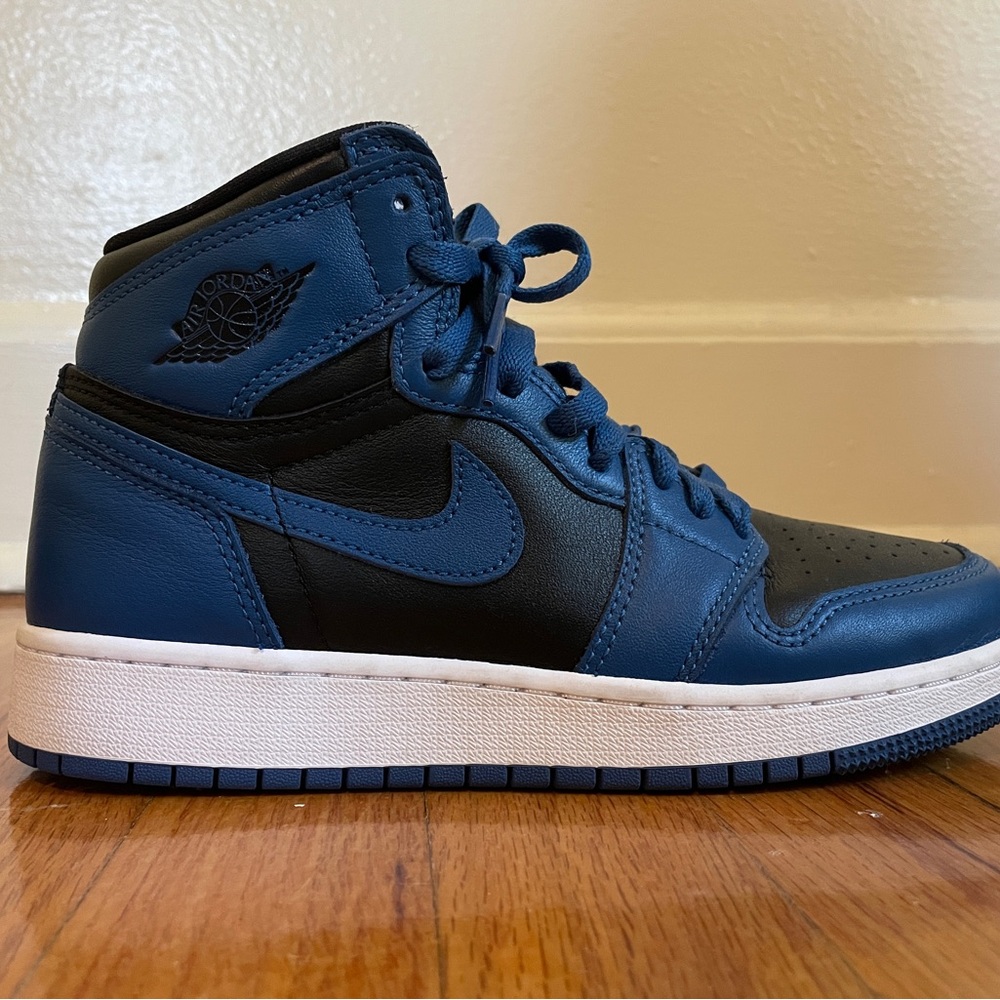 Jordan 1 Retro High Dark Marina Blue size 5M